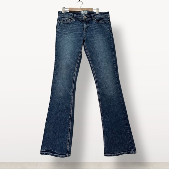 063 Aeropostale | EUC Chelsea Boot Cut Medium Wash Blue Jeans (Size 9/10) - Picture 3 of 11